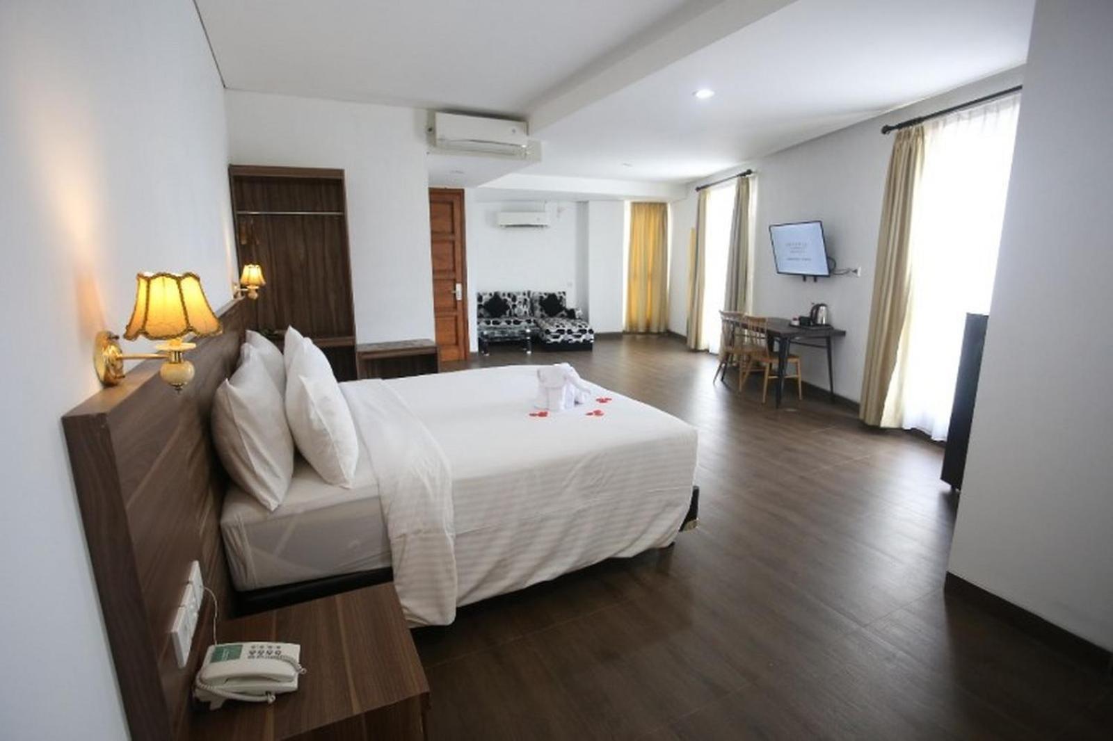 Azza Hotel Palembang Bagian luar foto